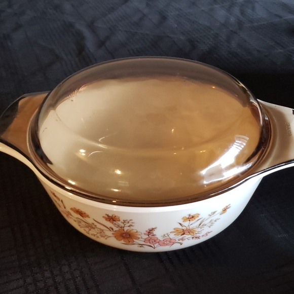 Pyrex Bowl with Cover. - Picture 5 of 8